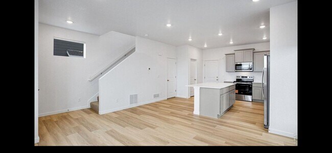 Foto del edificio - 309 Fiord Wy