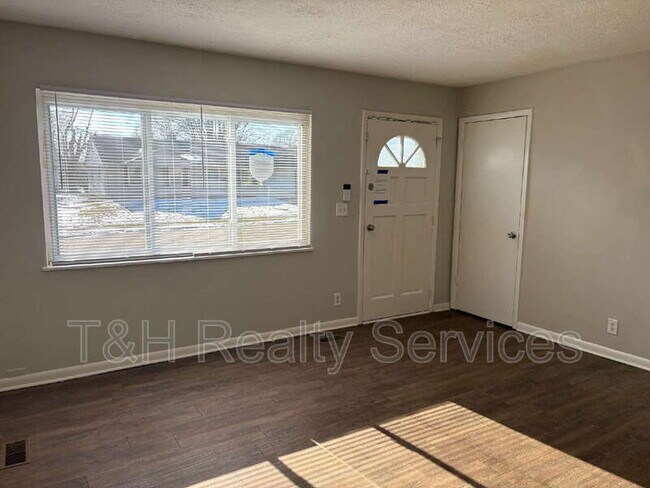 Foto del edificio - 2645 Calbert Dr