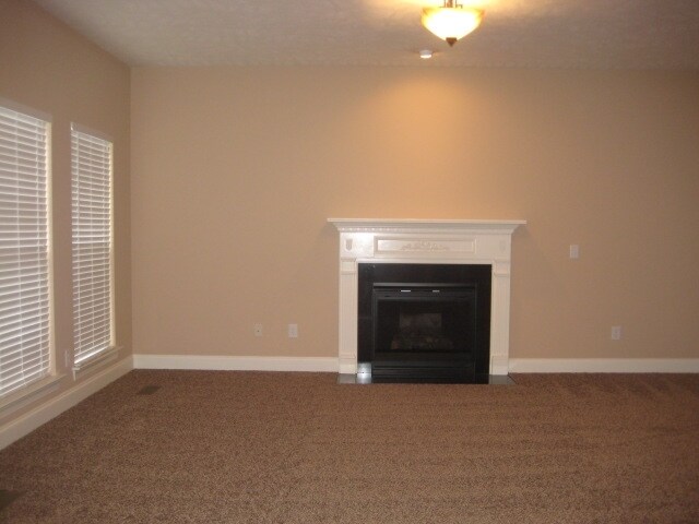 Building Photo - 7973 Oakfield Grove