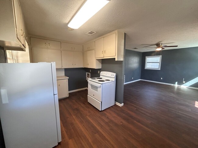 Building Photo - Remodeled 3/1 in Central Lubbock