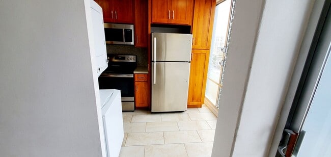 Building Photo - Victoria Mansion- 1456 Thurston Ave #802, ...