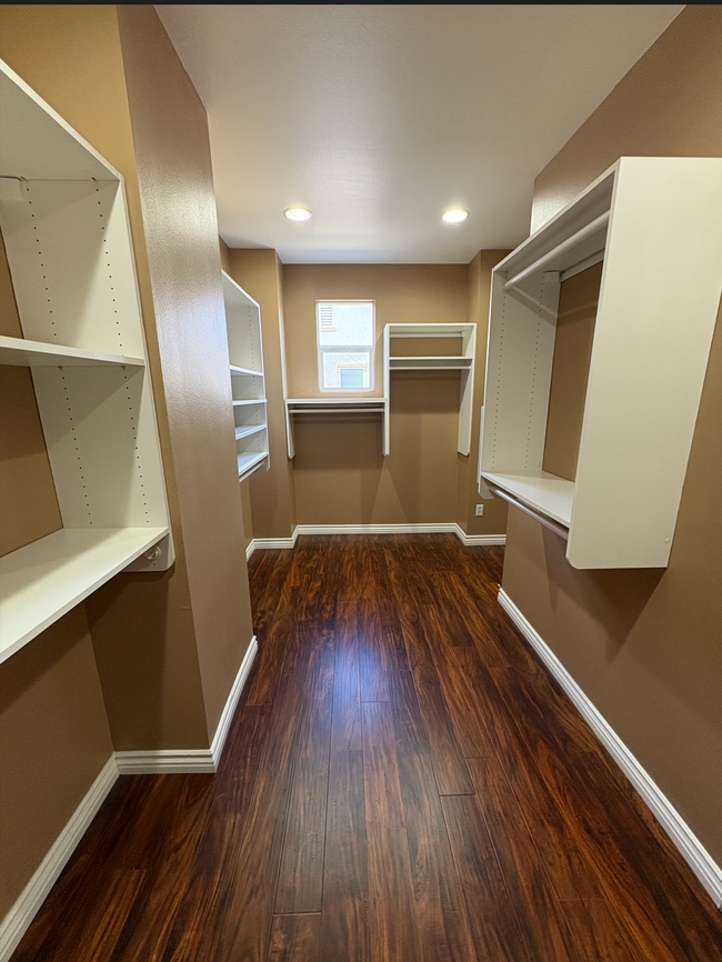 Armario principal - 3833 East Park