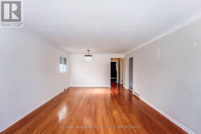 Building Photo - 144 Elm St