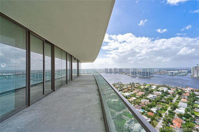 Foto del edificio - 18975 Collins Ave