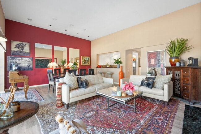 Building Photo - 2552 Hyde St