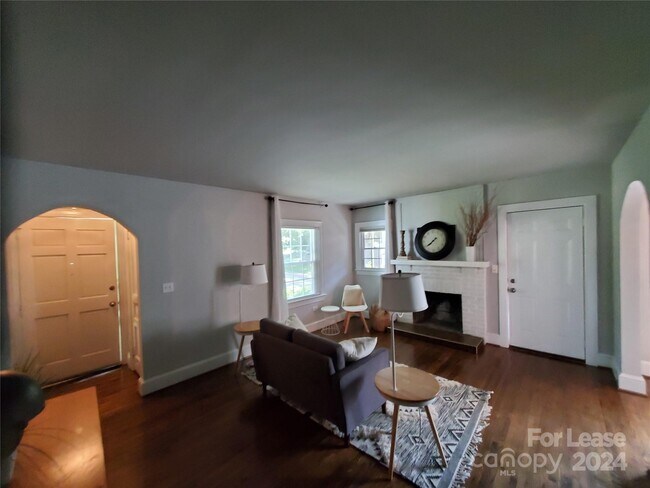 Foto del edificio - 3412 Washburn Ave