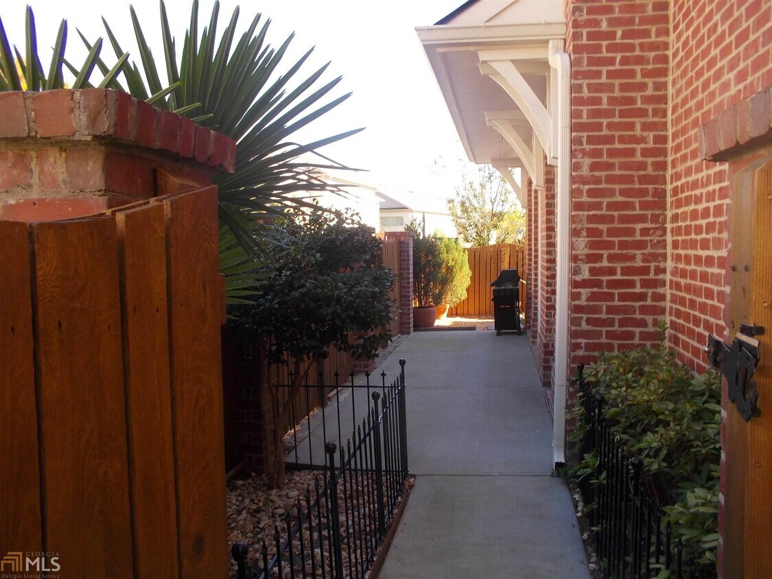 Primary Photo - 4162 Fischer Way