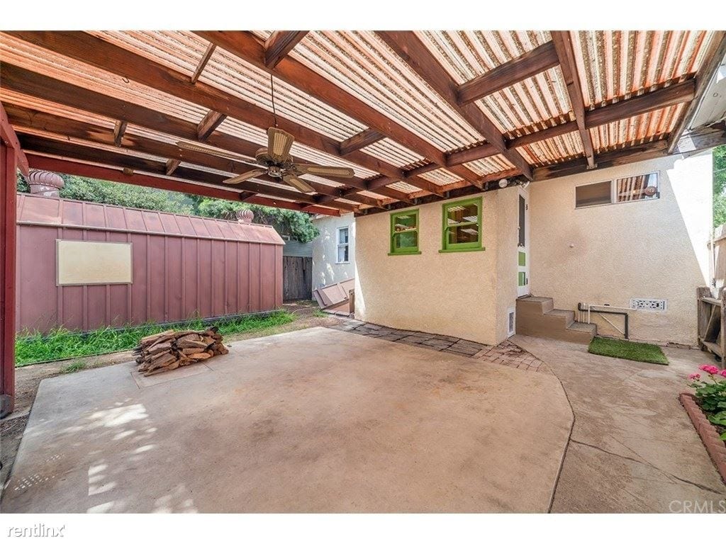 2 br 1 bath house   133 n b st tustin ca building photo