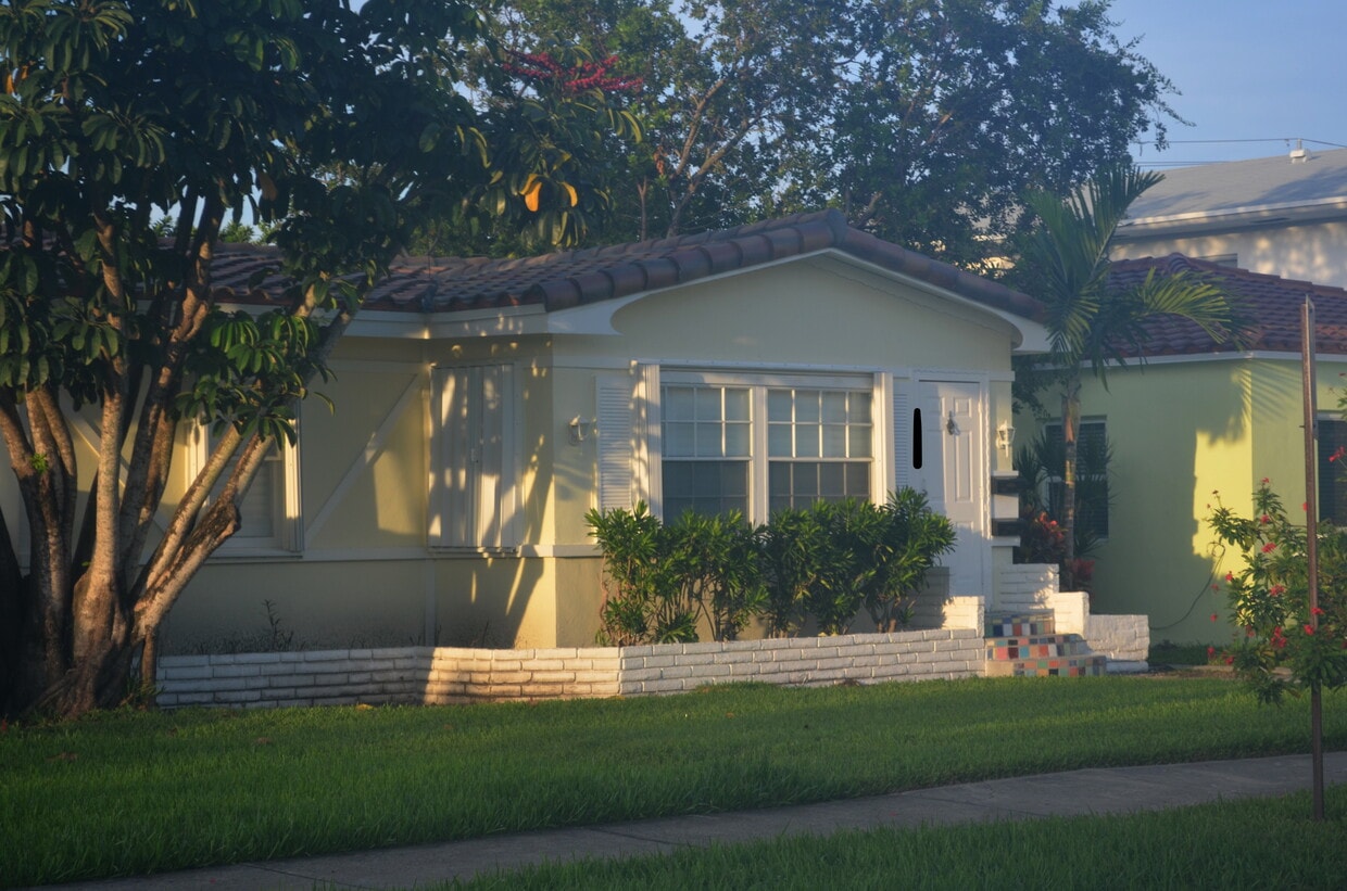 Street view - 1642 Van Buren St (Hollywood, FL)