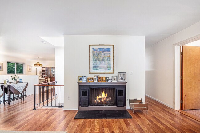 Foto del edificio - 423 Tamarack Dr