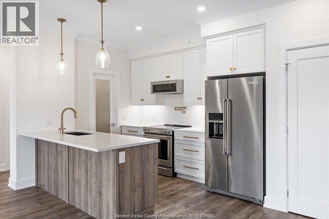 Photo du bâtiment - 1740 Sprucewood Ave