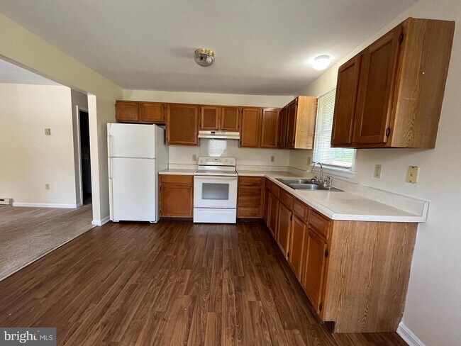 Foto del edificio - 704 Thomas Ln