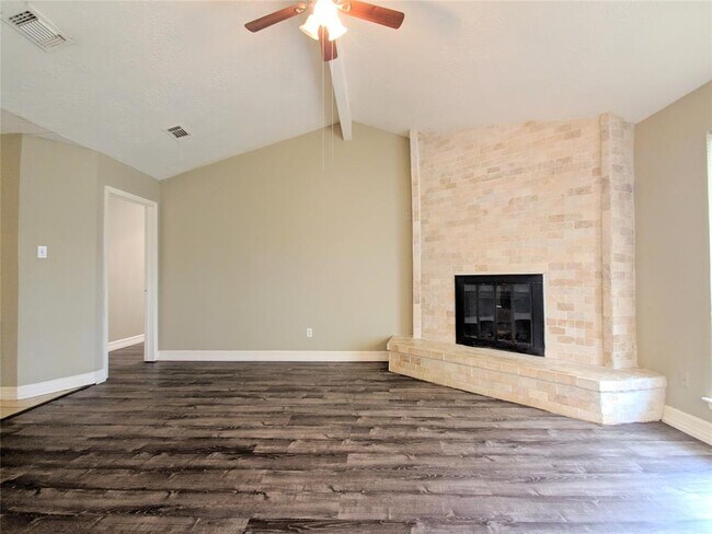 Building Photo - 4527 Towergate Dr
