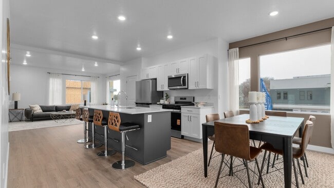 Foto del edificio - Brand New 4-Bed/3 Bath Town Home