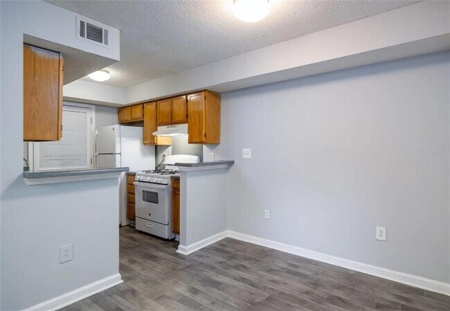 Foto del edificio - 875 Hank Aaron Dr SW