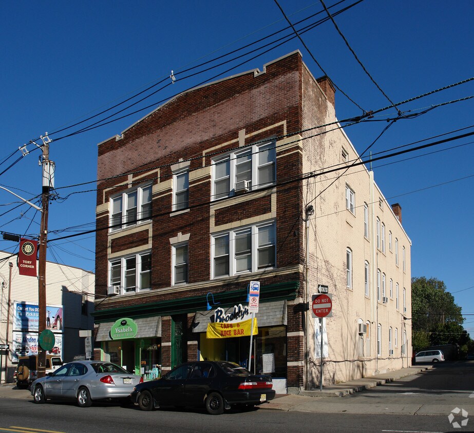 Building Photo - 269 Main St