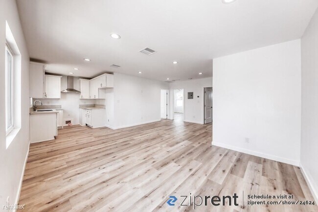 Building Photo - 3 br, 2 bath Triplex - 10140 Alexander Ave...
