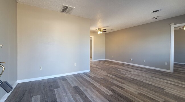 Foto del edificio - SPACIOUS 3/2 LOCATED IN CENTRAL LUBBOCK