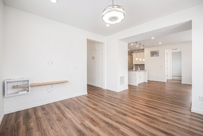 Foto del edificio - "Spacious 4-Bedroom Duplex Oasis with 3 Full Baths in Erie, CO - Your Perfect Home Awaits!"