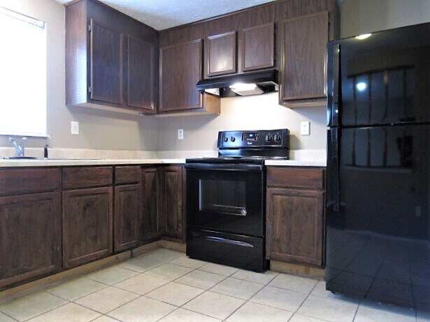 Building Photo - 910 Woodlark Dr