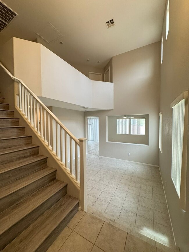 Building Photo - Must see 4 bedroom 2.5 baths home with NEW...