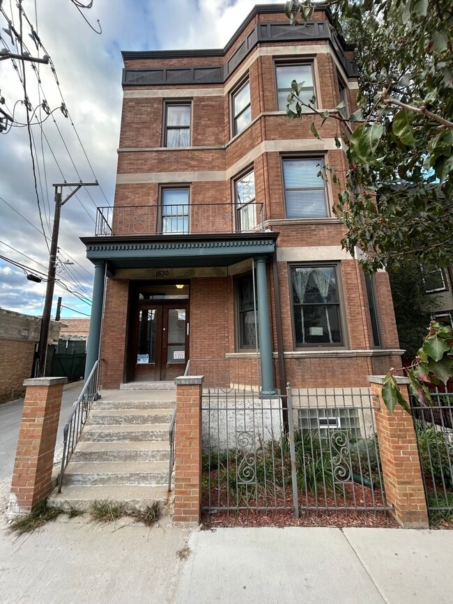 Building Photo - 1530 W Edgewater Ave Building Photo - 1530 W Edgewater Ave