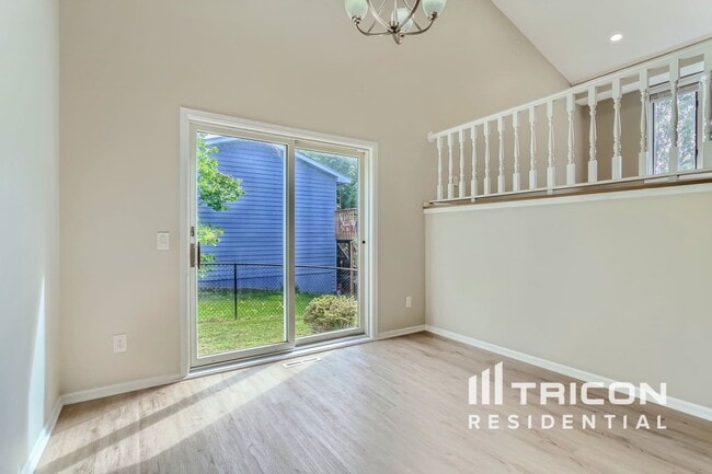 Building Photo - 4448 Hamilton Dr
