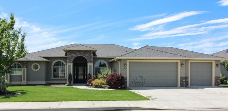 Primary Photo - 3047 Bluffs Dr