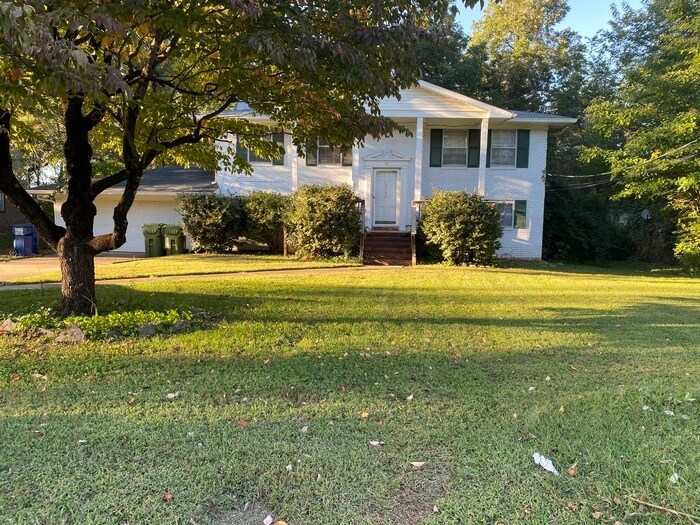 Large Backyard! House for Rent in Huntsville, AL