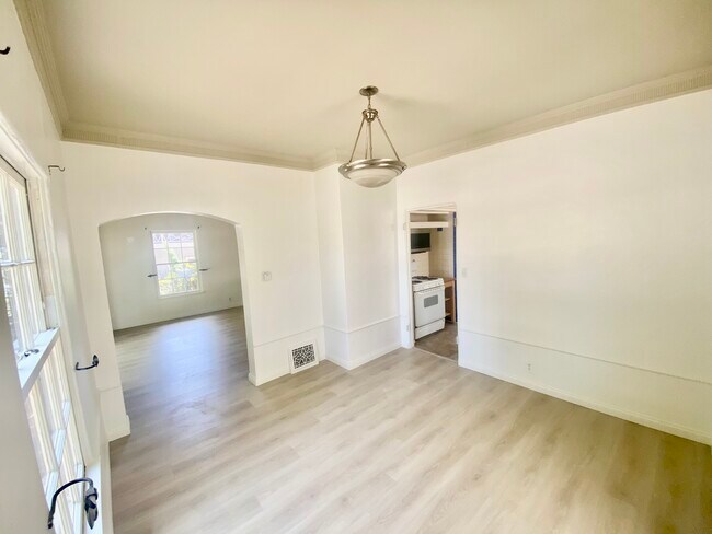 Unidad 1 - Muestra - 10461 Ashton Ave