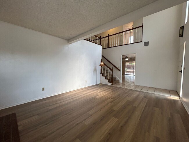 Building Photo - 5055 Pearblossom Dr