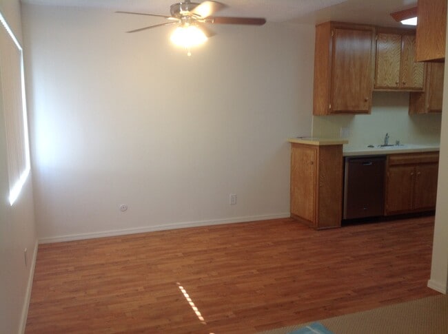 Building Photo - 1314 N Fuller Ave