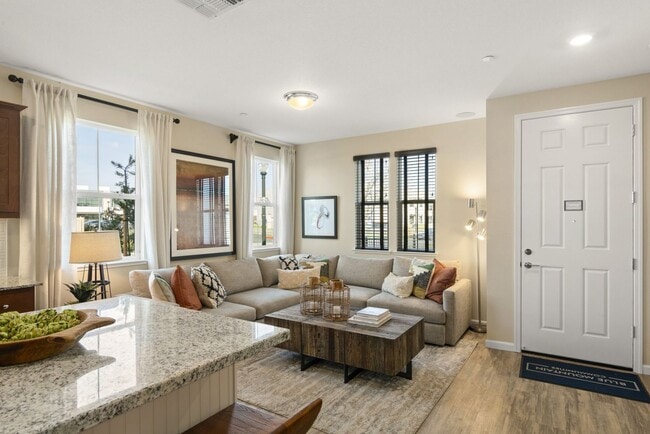 Building Photo - Provence Townhomes - Natomas