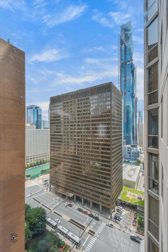 Building Photo - 222 N Columbus Dr
