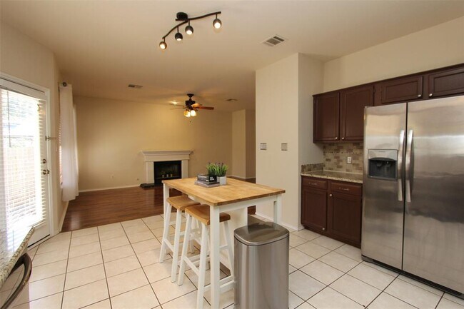 Building Photo - 15321 Ozone Pl