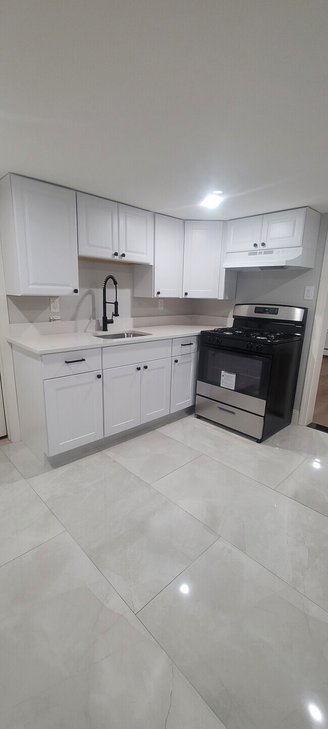 Foto del edificio - 34 Waverly St