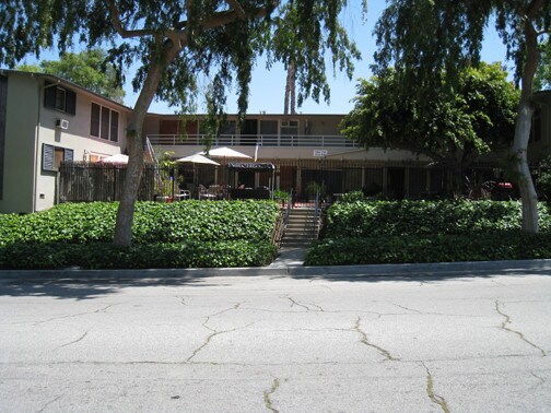 Foto del edificio - 142 Monterey Rd