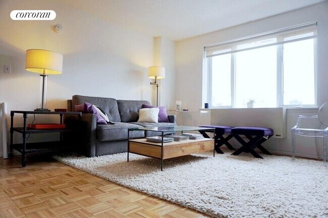 Foto del edificio - 225 8th Ave