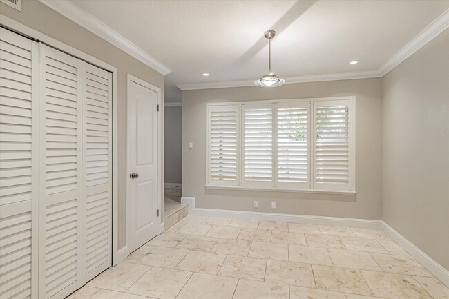 Building Photo - 3 Bedroom 2.5 Bathroom Los Gatos Woods Tow...