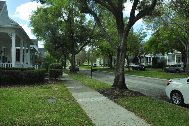 Foto del edificio - 607 Nadina Pl