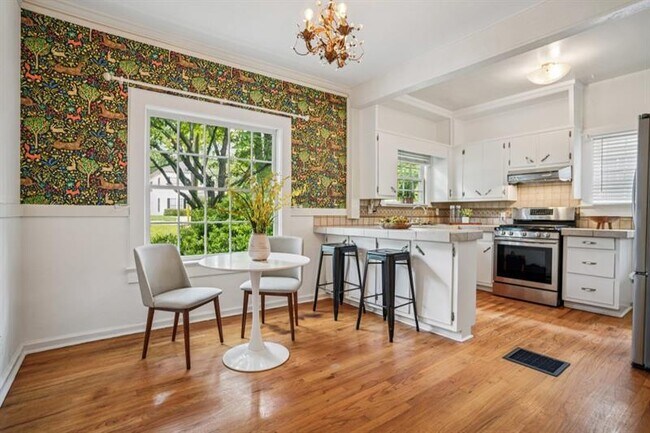 Foto del edificio - 615 Sycamore Dr