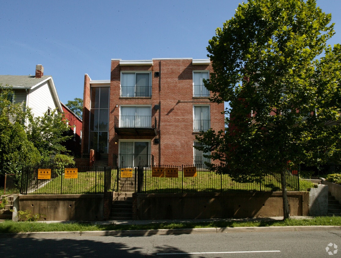 Building Photo - 585 Columbia Rd NW