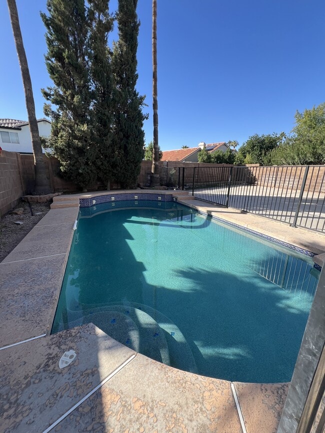 Photo - 1531 W Gail Dr House