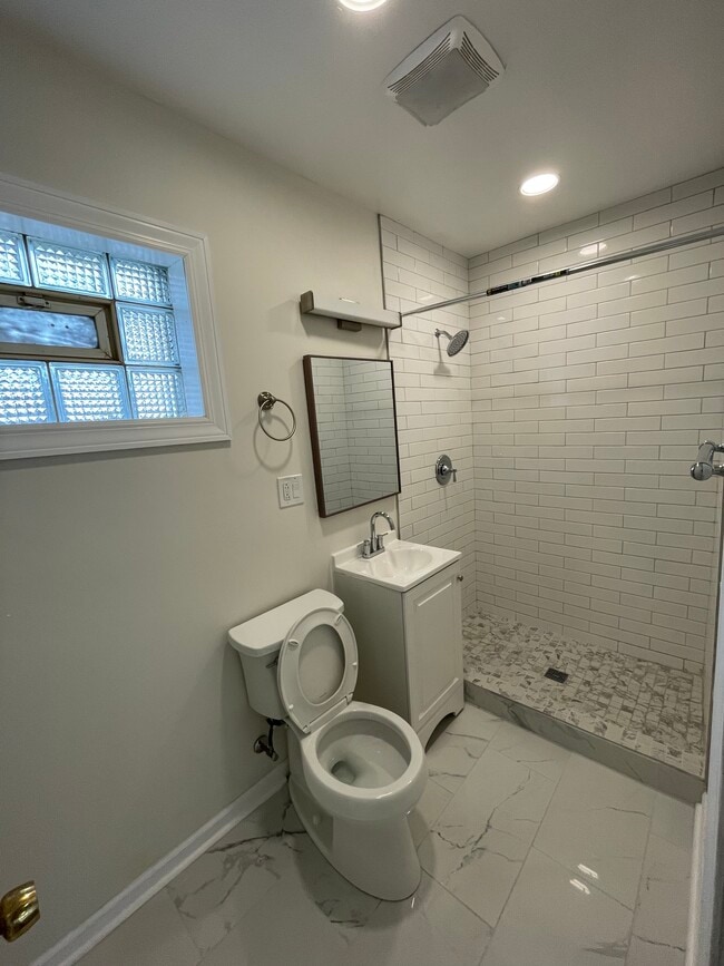 Building Photo - 1906 Asbury Ave