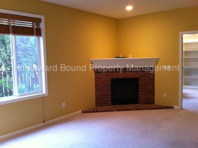 Building Photo - 11533 NW Cyrus Ln