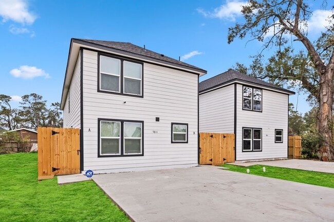 Building Photo - 6013 Wedgefield St