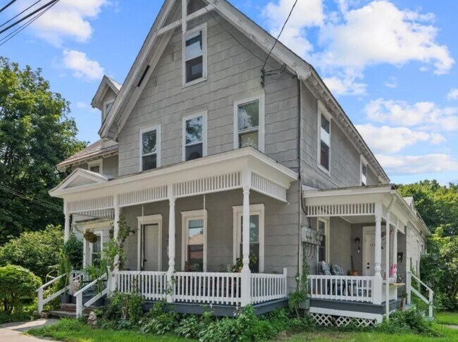 Building Photo - 66 Van Buren St