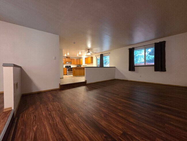 Foto del edificio - Charming Rambler in Gated Clearwood Community