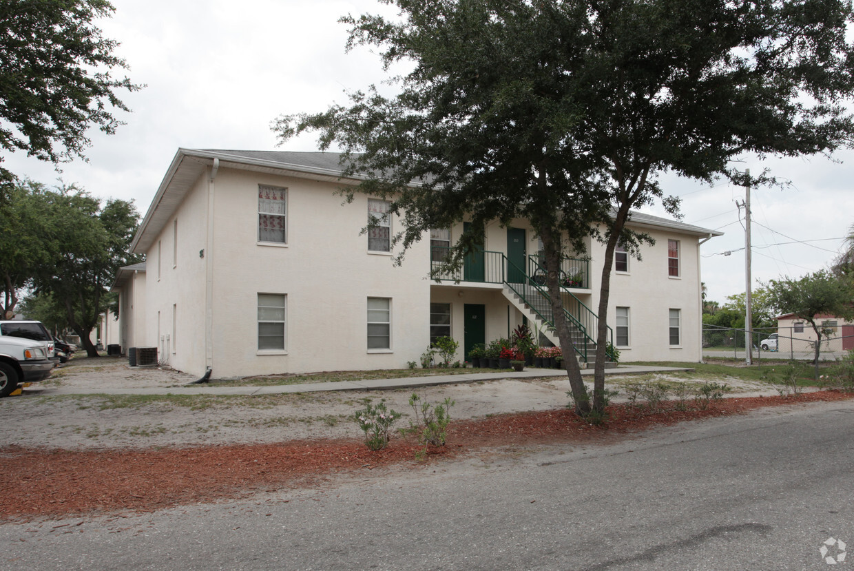 Primary Photo - Oak Haven Apartments