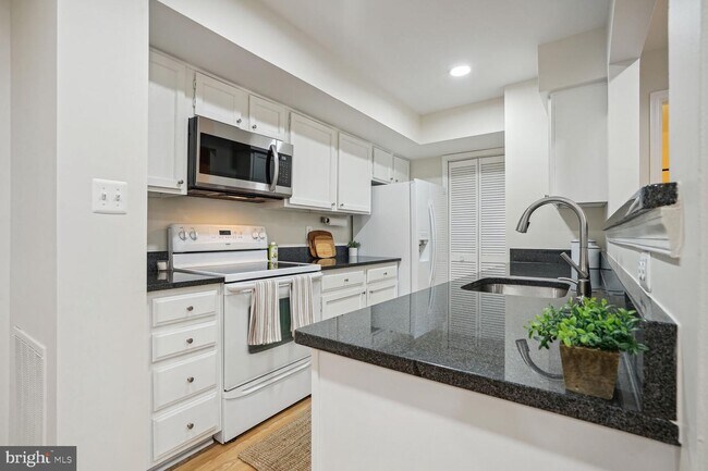 Foto del edificio - 13106 Shadyside Ln